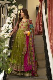 Green Pakistani Bridal Dress, Mehandi Dress, Pakistani Bridal Dress, Mehndi Dress, Latest Bridal Dresses, Gaun Fashion, Bridal Dresses Pakistan, Pakistani Wedding Outfits, Pakistani Fancy Dresses