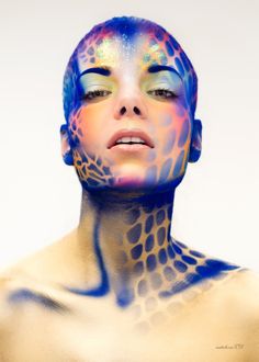 #Bleu #Blue | ► Blue fantaisy [photographie d'art Antonio Lozano | mise en beauté maquillage Graftobian] High Fashion Makeup, Avant Garde Makeup, Dramatic Makeup, Sfx Makeup, Airbrush Makeup, Makeup Photography, Fantasy Makeup, Costume Makeup