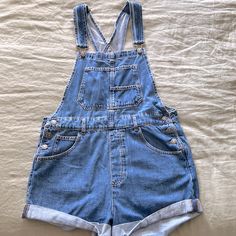 Great Condition. So Comfortable. Ziggy Shortalls, Free Pants, Overalls Outfit, Christmas Clothes, Time Capsule, Christmas Outfit, Capsule Wardrobe, Pant Jumpsuit, Jumpsuit Romper