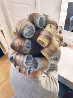 Diy Hair Styles, Hair Roller Set, Hair Roller Clips, Heatless Hair, Hair Roller, Heatless Hair Curlers, Fashion Patchwork, Blowout Hair