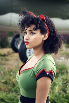 1960s Curly Hairstyles, 1950s Hairstyles Black Women, Dreamy Outfits, Frizzy Curls, Black Pin Up, Arte Pin Up, 1950s Hairstyles, 50s Hairstyles, Frizzy Curly Hair