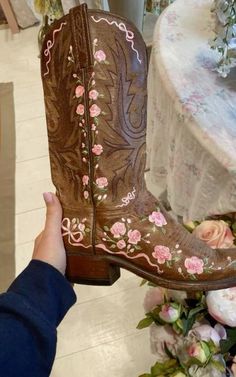 Cute coquette cowboy shoes with pink flowers and bows painted Boots For Quinceanera, Cowgirl Boots Flowers, Flower Cowboy Boots, Cowgirl Boots Pink, Floral Cowgirl Boots, Floral Cowboy Boots, Boots With Flowers, Moodboard Theme, Aesthetic Archive