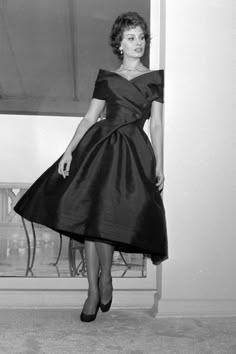 Christian Dior Dress, Dior Dress, Look Retro, Fashion 1950s, Vintage Couture, Sophia Loren, 50s Dresses, Moda Vintage, Look Vintage