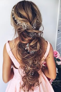 Chic wedding hairstyles for long hair. From soft layers, braids & chignons, to half up half down hairstyles, there are many options for brides to consider. Long Bridal Hair, Best Wedding Hairstyles, Long Hair Wedding Styles, Bridal Hair Vine, Wedding Hair Makeup, Wedding Hairstyles For Long Hair, Hair Vine, Wedding Hair And Makeup, Hair Braids