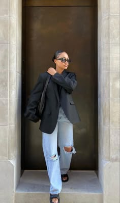 Classy Streetwear Women, Women's Streetwear Fashion, Hit Different, Foto Poses, Blazer Outfits, Streetwear Women, Black Blazer