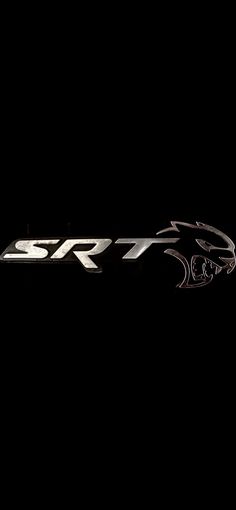 a black background with the word srr on it