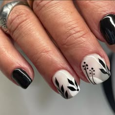 Black Nails With Flower Design, Nail Designs With Black, Black Floral Nails, Black Spring Nails, Boho Nails, Beauty Hacks Nails, Romantic Nails, Short Square Nails, Nail Art Designs Diy