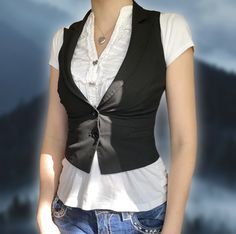 Y2K 2000s Alice Cullen Twilight Fairygrunge Cottagecore Dark Academia Inspired Black Vest / Waistcoat #y2k #y2kfashion #2000s #2000sfashion #fairygrunge #cottagecore #dainty #twilight #depop #fairycore #darkacademia…… Jean Waistcoat Outfit, 2000s Vest Outfits, Gothic Academia Outfits, Y2k Waistcoat, Alice Cullen Twilight, Dark Academia Black, Thrift Manifestation, Twilight Dr, Waistcoat Outfit