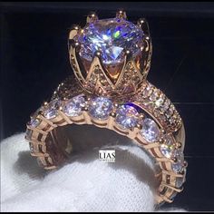 a close up of a ring with diamonds on it's sides and an image of a diamond in the middle