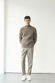 Mens Mock Neck Sweater, Scottish Outfits Men, Minimalist Fashion Men Outfits, Trousers With Sweater, Trousers Men Outfit, Men Sweater Outfit, Beige Outfit Men, Mock Neck Men, Fashion Men Outfits