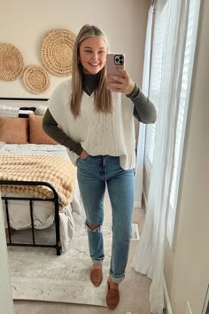 Teacher Outfit Essentials, Cute Outfits Business Casual, Tank Sweater Outfit, Fall Casual Mom Outfits, Sweatshirt Work Outfit Ideas, Work Picture Day Outfit, Babysitting Outfit Winter, Cute Fall Outfits Aesthetic Vintage, Sweatvest Outfit