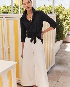 White Culottes Outfit, French Style Clothing, How To Style Culottes, Culottes Outfit, Look Older, Clothes Summer, Fashion Mistakes, Dresses Pants, Petite Women