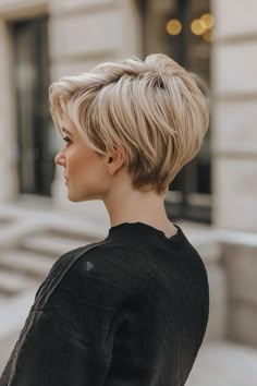 Discover 31 stunning short layered hairstyles—chic, trendy, and full of texture! ✨💇‍♀️ #ShortLayeredHair #HairInspiration #ChicStyles #HairTrends #TexturedLooks #EffortlessBeauty Short Layered Hairstyles, Short Sassy Haircuts, Short Hair Images, Short Hair Pixie Cuts, Short Grey Hair, Messy Short Hair