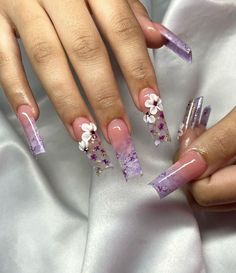 Nails With Real Flowers Acrylic, Short Encapsulated Nails, Trendy Baddie Nails, Encapsulated Nails Flowers, Dried Flower Nails, Spring Nail Sets, Encapsulated Nails, Spring Acrylic Nails