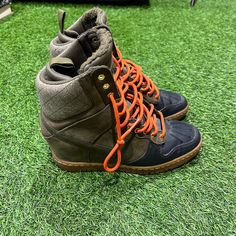 Nike Sky High Dark Loden Sneaker Boot Heels 7 Size: 7 Flaws: Overall Could Use A Cleaning, Dirty From Wear #Trendy #Nike #Heels #Boots #Darkloden Nike Heels, Boot Heels, Heels Boots, Nike Green, Sky High, Shoes Nike, Sneaker Boots, Heeled Boots, Bootie Boots