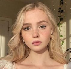 Innocent Girl Aesthetic Face, Pale Winter Makeup, Pale And Blonde, Make Up Blonde Hair Green Eyes, Innocent Aesthetic Makeup, Platinum Blonde Face Claim, Pretty Blonde Model, Cottagecore Aesthetic Makeup, Pale Makeup Looks