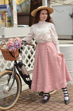 1900s Costume & Outfit Ideas for Ladies Edwardian Skirt, Edwardian Costumes, Vintage Style Skirts, Retro Skirt, Old Fashion Dresses, Edwardian Dress, Womens Skirts