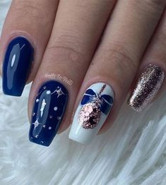 Blue Reindeer Nails, December Nails Christmas Blue, Navy Christmas Nail Designs, Nail Gel Art Designs, Navy Blue Christmas Nails Winter, Winter Nail Art Designs Snowflakes White Glitter, Blue Xmas Nails Designs, Xmas Gel Nail Designs, Short Blue Christmas Nails