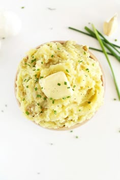 mashed potatoes with butter and chives on top