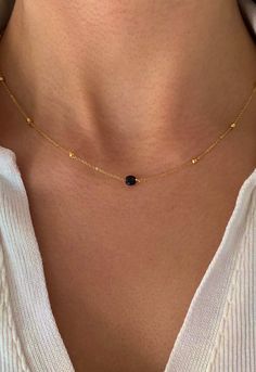 Women's necklace with a fine stainless steel ball chain and a small square natural stone that is a black onyx. Minimalist and chic, it is perfect to give as a gift! This necklace goes very well with other gold necklaces. Details: Chain material: stainless steel Stone: black onyx Chain length: 15.5" + 2" adjustment chain.