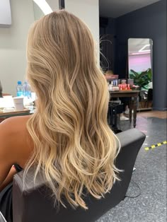 Golden Blonde Full Highlights, Bright Golden Blonde Hair Balayage, Honey Blonde Highlights On Light Brown Hair, Partial Highlights On Blonde Hair, Warm Lived In Blonde, Blonde Partial Balayage, Golden Honey Blonde Balayage, Natural Highlights For Dirty Blonde Hair, Sunkissed Blonde Balayage