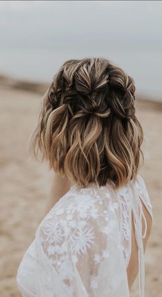 Short Bridal Hair, Hoco Hair Styles, Fest Outfits, Hoco Hairstyles, Homecoming Hair Down, Bridesmaid Hair Down, Bridesmaid Hair Short, Hair Prom, Hair Homecoming