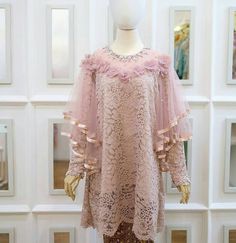 Renda Kebaya, Brukat Dress, Grad Outfits, Pakistan Dress, Kebaya Brokat, Batik Kebaya, Kebaya Dress