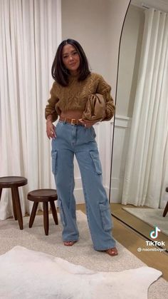 Cargo Jeans Outfit Ideas, Outfit Ideas Over 50, Gypsycore Fashion, 90s Chola Fashion, Naomi Boyer, New York Winter Fashion, Colored Pants Outfits