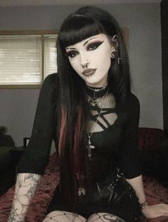 Maquillage Goth, Goth Fits, Goth Gifts, How To Impress, Goth Subculture, Gothic Hairstyles, Cute Goth