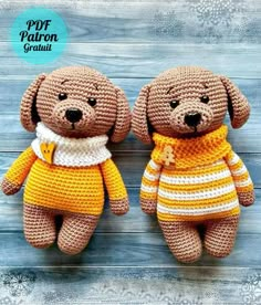 two crocheted teddy bears are sitting next to each other