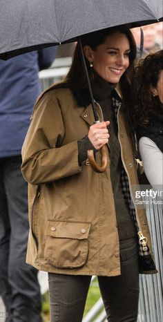 Countryside Style Outfits, British Aesthetic Outfit, Barbour Style Women Outfit, Barbour Coat Women Outfit, Sloane Ranger Aesthetic, English Countryside Outfit Winter, Kate Middleton Barbour