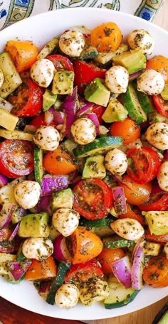 Tomato Cucumber Salad with Avocado, Mozzarella, and Basil Pesto on a plate Mozzarella Cheese Balls, Yellow Cherry Tomatoes, Tomato Cucumber Salad, Pesto Salad, Plats Healthy, Salad With Avocado, Resep Salad, Mozzarella Salad, Tomato Cucumber