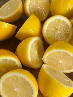 the lemons are cut in half and ready to be used as garnish