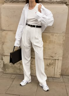 Slouchy White Jeans Outfit, Old Money Summer Outfits, White Shirt Outfit, Old Money Summer, White Pant, White Shirt Outfits, Chique Outfits, Shirt Outfits, All White Outfit