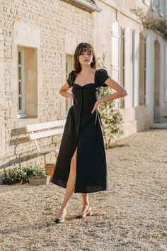 Shop Old Money Looks on Best Secret - Get Your Personal Invitation. Click The Link And Signup Now! Estelle Dress, Style Parisienne, Lace Summer Dresses, Paris Chic, French Dress, Product Feature, Sleeves Clothing, Vintage Inspired Dresses, Pleated Fabric