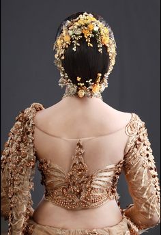 the back of a woman's dress with flowers in her hair and an ad for salon nirvanat & academy