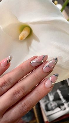 Metallic Nails Design, Unghie Sfumate, Chrome Nails Designs, Soft Nails, Metallic Nails, Silver Nails, Minimalist Nails, Dream Nails, Fire Nails