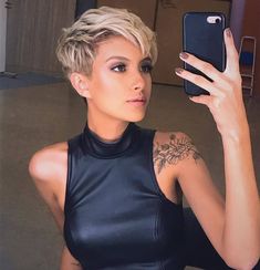 Feminine Pixie, Haircuts Ideas, Blond Balayage, Short Haircut Styles, Cool Short Hairstyles, Penteado Cabelo Curto, Short Hairstyle