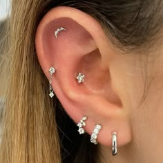 9k solid white gold star flat back labret stud - LAURA BOND jewellery Ear Full Of Piercings Silver, Matching Ear Piercings Friends, Mid Helix Piercing Studs, Earring Piercing Chart, Ear Constellation Piercings, Left Ear Piercings, Silver Ear Stack, Ear Piercings Silver