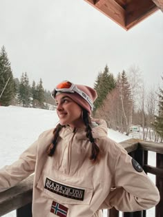 Ski Girl Aesthetic Outfits, Ski Season Outfits, Ski Girl Outfits, Skiing Outfit Aesthetic, Ski Aesthetic Girl, Ski Aesthetic Outfits, Snowboarding Aesthetic Girl, Ski Girl Aesthetic, Fur Legwarmers