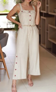 Linen Summer Outfits, Classy Fashion Style, Elegance Dress, Casual Chic Outfits, Diy Vetement, Trendy Fashion Tops, Designer Party Wear Dresses, Casual Day Outfits