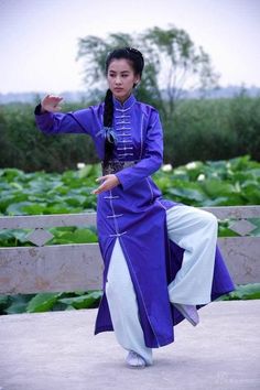 Martial Arts Uniform, Martial Art Uniform, Kung Fu Martial Arts, Shaolin Kung Fu, Female Martial Artists, Martial Arts Girl, Chi Kung