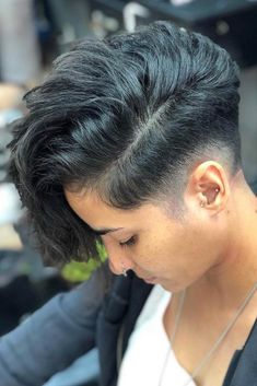 Side Shaves For Women With Short Hair, Short Hair Undercut Women Shaved Sides, Short Hair Side Shave, Side Shave Short Hair, Short Hair Shaved Sides Women, Very Short Pixie Haircut Shaved Sides, Short Hair Masculine, Side Shaved Hairstyles Short, Curly Hair Shaved Side