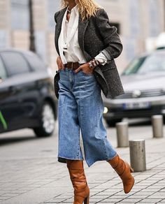 Santa Fe Street Style, 2020 Fashion Trends Street Styles, Fashionable Jeans, Denim Street Style, Jeans Trend, Looks Jeans, Look Jean, Jeans Street Style, All Jeans