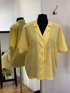 Vintage blouse, Yellow vintage shirt, 80-90s fashion, 80s 90s  clothing, Colorful vintage blouse, Womenswear, Shirt, 1990s fashion, 1989s  Style: 1980s Size: 16 XXL Length: 68 cm / 26.3 inches Bust: 128 cm / 50.3  inches Sleeves+shoulder: 43 cm / 16.9 inches Upper arm: 48 cm / 18.9 inches * Please note that actual colors may vary due to your computer resolution and monitor color restrictions *Clothes from smoke free house *Vintage  *Please contact me if you have any questions Thank you visiting Yellow Cotton V-neck Shirt, Retro V-neck Summer Shirt, Retro V-neck Relaxed Fit Top, Vintage V-neck Top With Relaxed Fit, Vintage Printed V-neck Top, Spring Blouse With Graphic Print And Camp Collar, Short Sleeve Shirt With Retro Print For Spring, Spring Camp Collar Blouse With Graphic Print, Spring Retro Print Shirt With Camp Collar