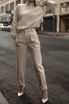 Winter Office Wear, Outfit Formal Mujer, Trendy Work Outfit, Classy Street Style, Minimalist Moda, Minimalistic Outfits, Chique Outfit, Professional Work Outfit, Stylish Winter Outfits