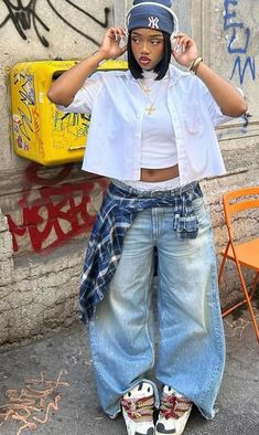 Afrobeats Outfit, Curly Head Outfits, 80s 90s Party Outfits, Baggy Feminine Outfits, Outfit Ideas 90s Style, 2000 Fashion Outfits, Clean Girl Instagram, Streetwear Women Outfits, Streetwear Fashion Outfits