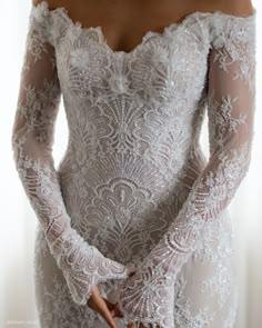 36 Vintage Inspired Wedding Dresses + FAQs ❤ Elegant vintage-inspired wedding dresses for your big day! #vintageweddingdresses #vintageinspiredweddingdresses #vintagestyleweddingdresses #oldweddingdresses #weddingdresses Wedding Dresses Long Sleeves, Old Wedding Dresses, Steven Khalil, Dresses Long Sleeves, Tea Length Wedding Dress