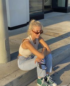 Emma Chamberlain Outfits, Forehead Kiss, Style Converse, Emma Chamberlain, Outfits With Converse, Looks Street Style