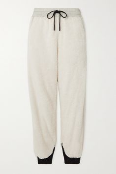 Whether you're heading to the slopes or relaxing at home, Moncler Grenoble's pants are a cold-weather staple. They're made from plush PrimaLoft® fleece for a relaxed fit and have a comfortable elasticated drawstring waistband. The shell cuffs will tuck neatly into socks and snow boots. Sherpa Pants, Ski Pants, Drawstring Waistband, Sport Pants, Active Wear For Women, Snow Boots, Women Collection, Cold Weather, Fashion News